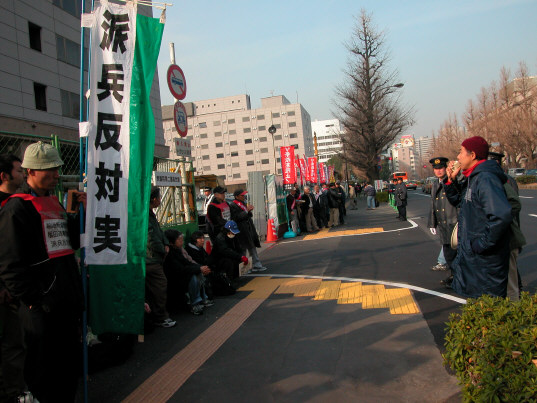 給油新法阻止国会前闘争写真