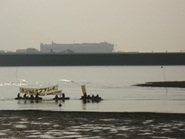 7・23 オスプレイの岩国基地陸揚げ阻止闘争・その3・ゴムボートから抗議